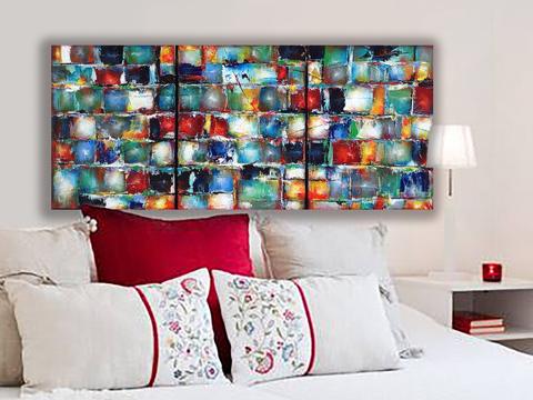 Triptyque, tableau de Philippe Cloart, présenté dans un intérieur (mise en situation)